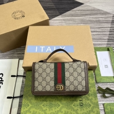 Gucci Clutch Bags